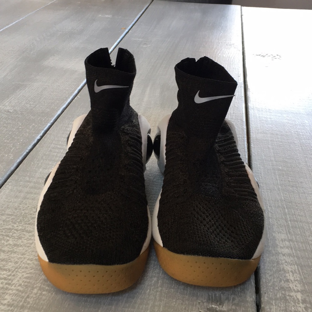 Nike zip in the back shoes